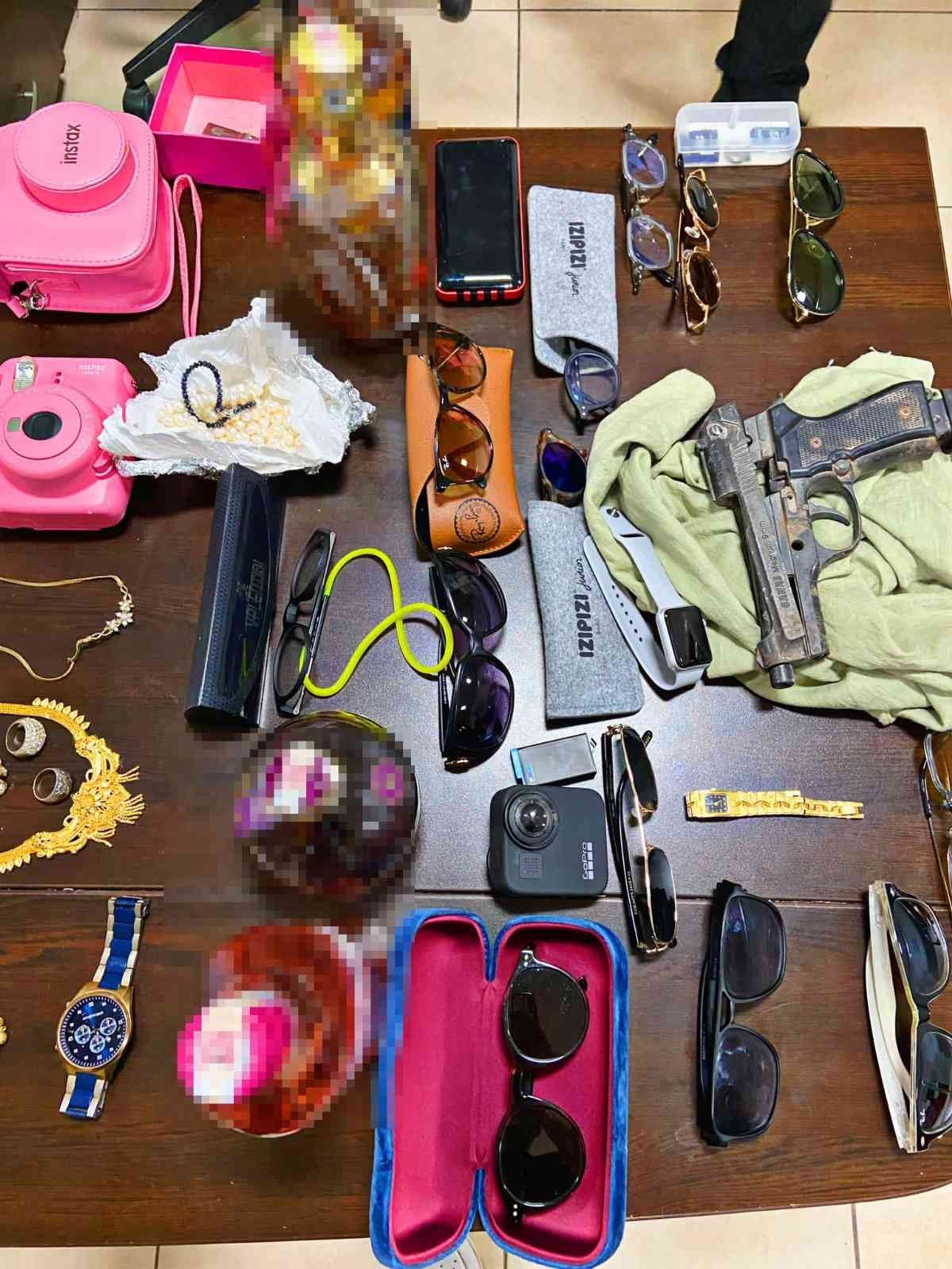 Evin altını üstüne getirip, 1 milyonluk hırsızlık gerçekleştirdiler