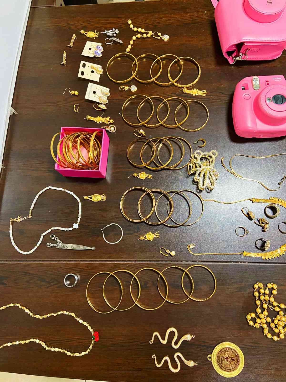 Evin altını üstüne getirip, 1 milyonluk hırsızlık gerçekleştirdiler