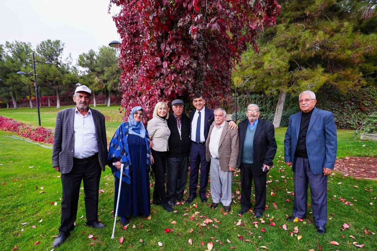 Huzurevi sakinlerini konuk etti