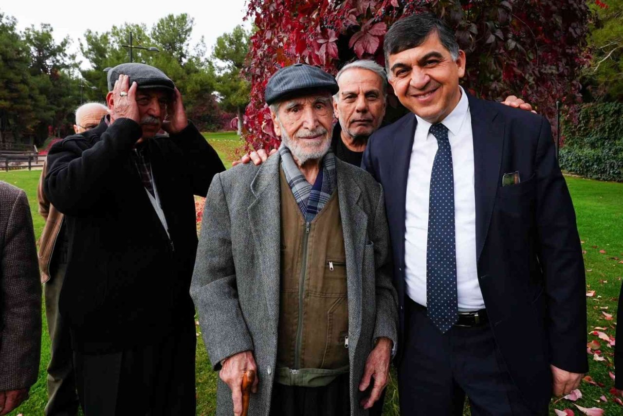 Huzurevi sakinlerini konuk etti