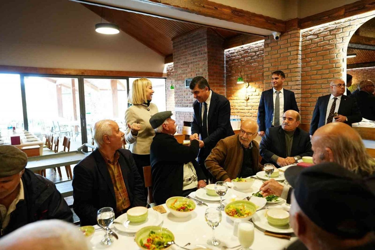 Huzurevi sakinlerini konuk etti