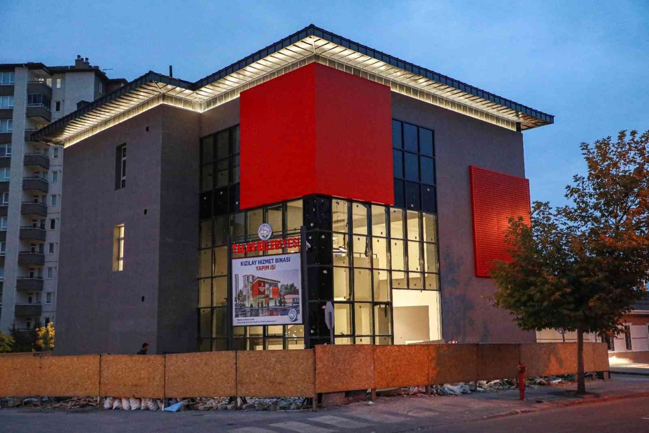 Talas Belediyesi’nin yeni Kızılay binasında sona gelindi