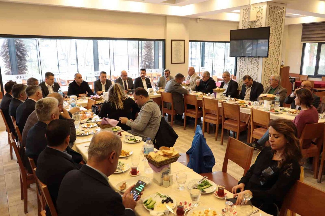 Türk-İş’e bağlı tüm sendika başkanları Aliağa’da toplandı