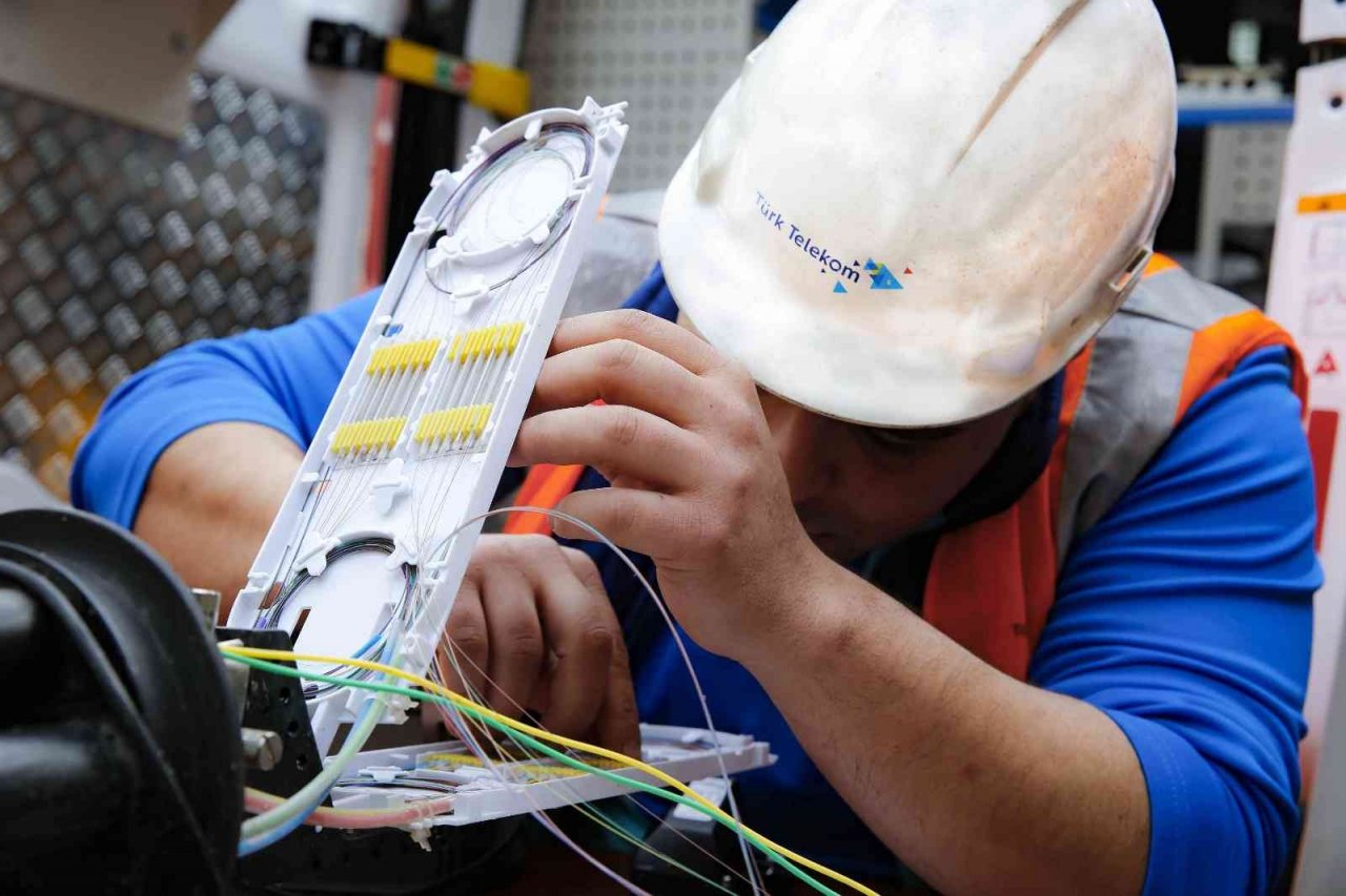 Türk Telekom yılın ilk 9 ayı güçlü büyüdü yatırım hedefini 14 milyar TL’ye yükseltti