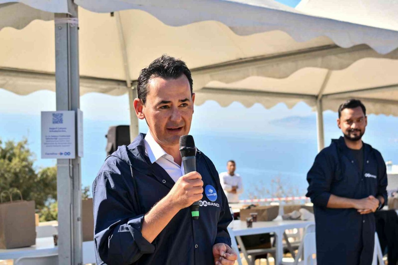 CarrefourSA, gönüllüleriyle birlikte Cumhuriyet için ‘seferber’ oldu