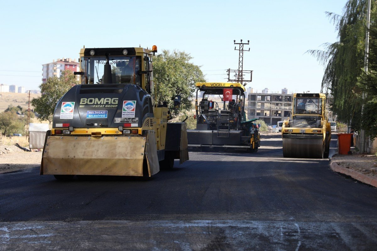 Gökkent Mahallesi’nde 5 sokakta yeni yol çalışması yapıldı