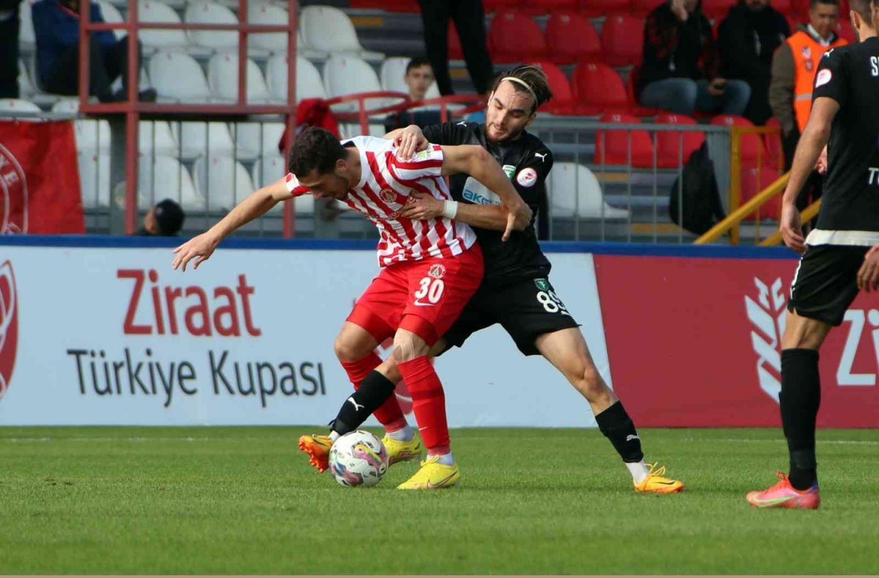 Ziraat Türkiye Kupası: Ümraniyespor: 4 - Efeler 09 Spor Futbol Kulübü: 0