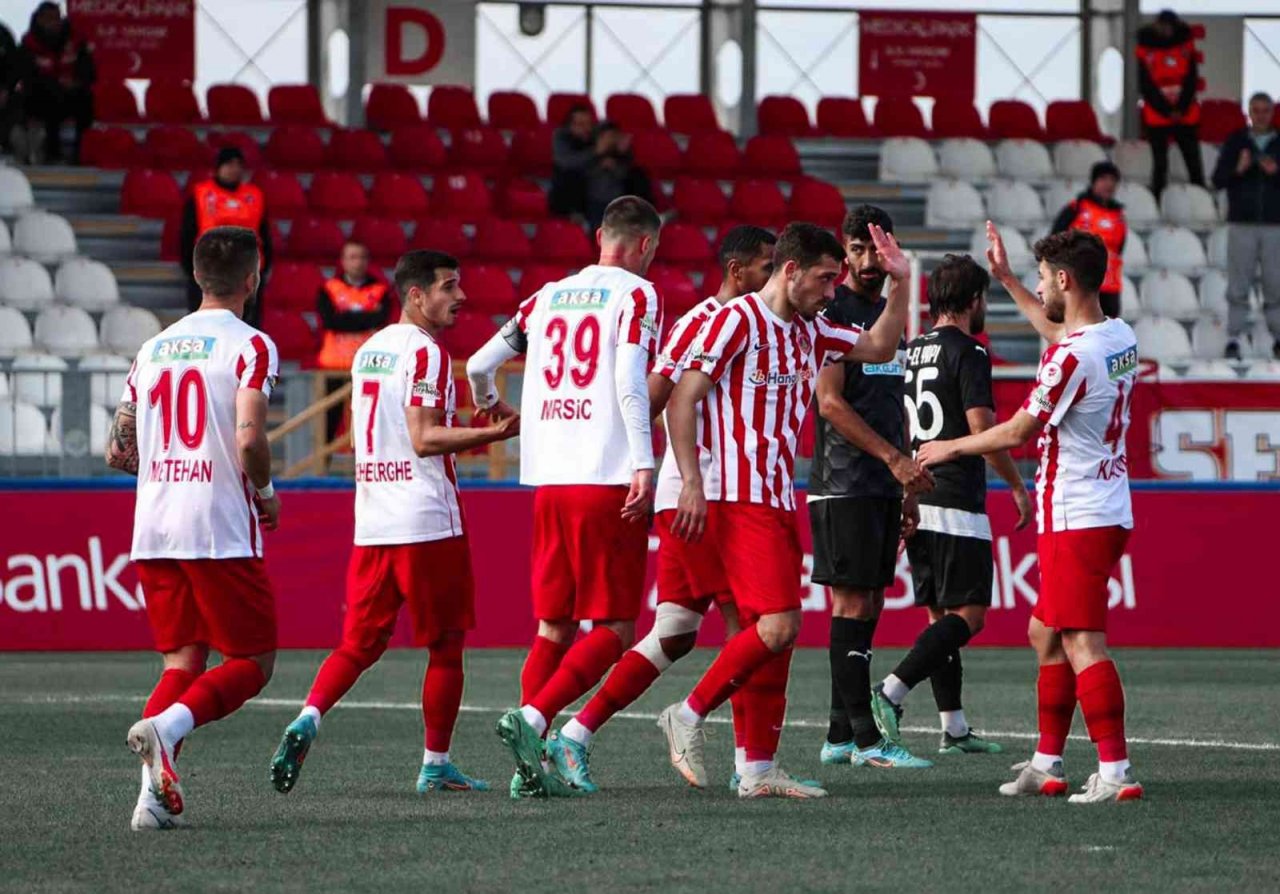 Ziraat Türkiye Kupası: Ümraniyespor: 4 - Efeler 09 Spor Futbol Kulübü: 0