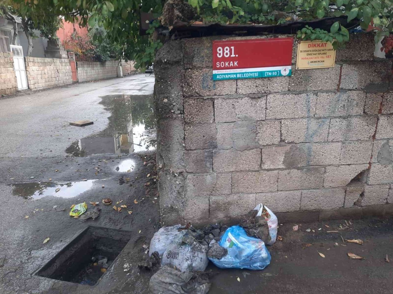 Çalınan demir mazgal tehlike oluşturuyor