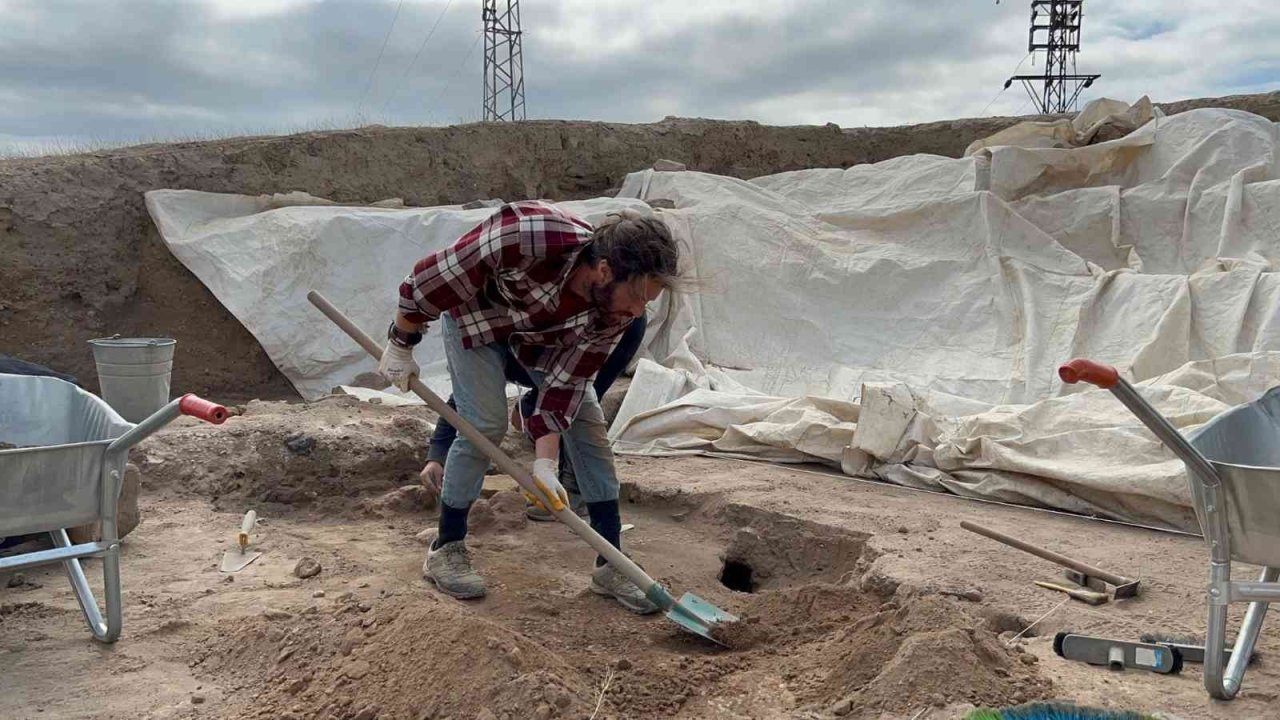 İnsanlık tarihine ışık tutacak kazıda önemli bulgular elde edildi