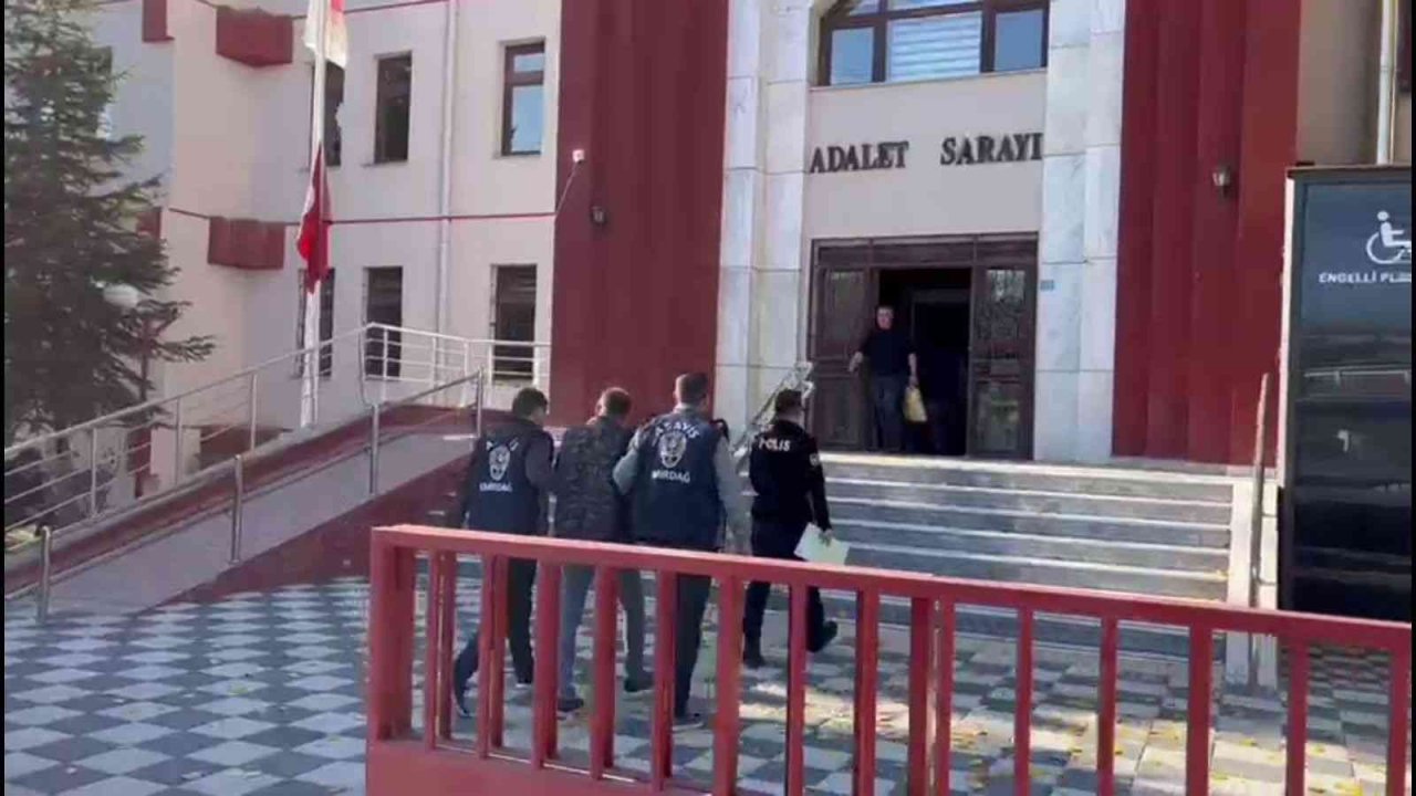 13 yıl kesinleşmiş hapis cezasıyla aranan şahsı polis yakaladı