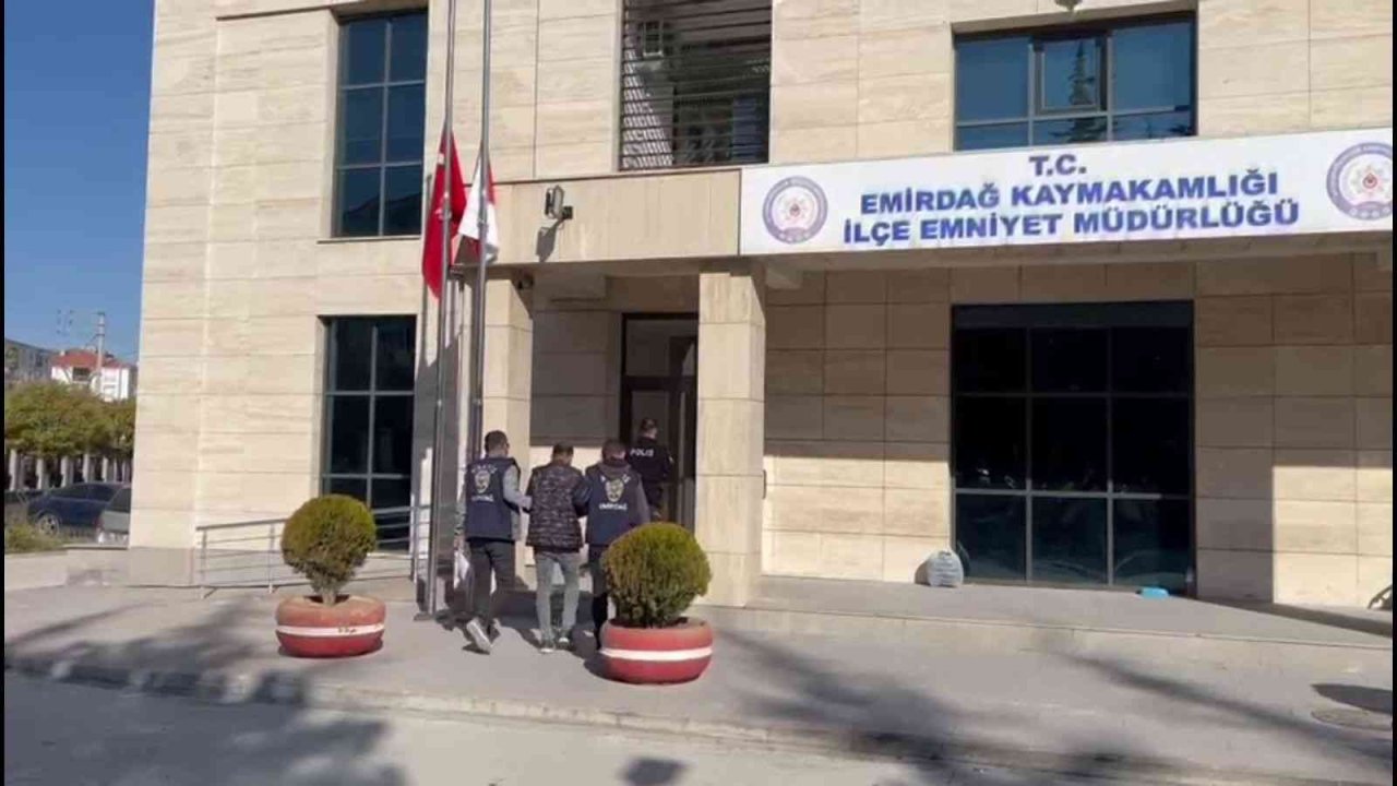 13 yıl kesinleşmiş hapis cezasıyla aranan şahsı polis yakaladı