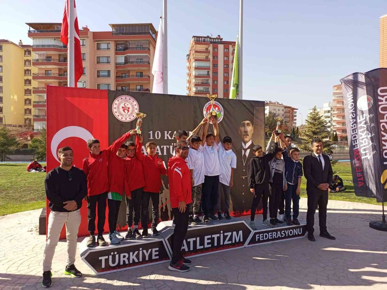 Eskişehirli sporcular 10 Kasım koşusunu dereceyle tamamladı