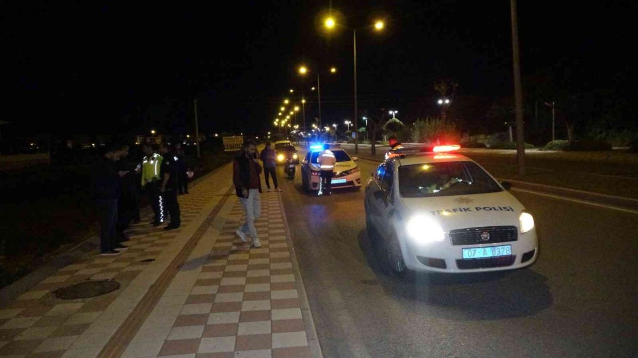 Antalya’da otomobil şarampole uçtu: 3 yaralı