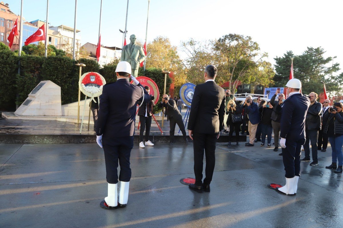 Ulu önder Atatürk 10 Kasım’da özlem ve minnetle Kartal’da anıldı