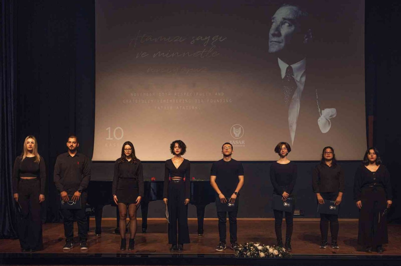 "Atatürk kendi rızasıyla kendi gücünü azaltan bir lider, bu tarihte az karşımıza çıkıyor"