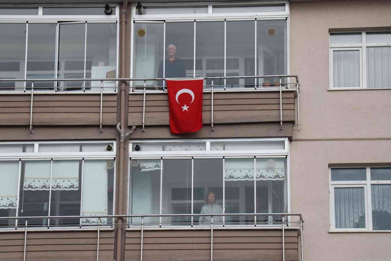 Bolu’da Ata’ya saygı duruşu