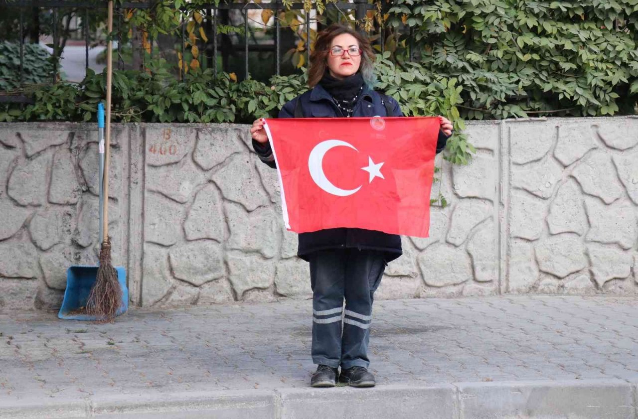 Bolu’da Ata’ya saygı duruşu