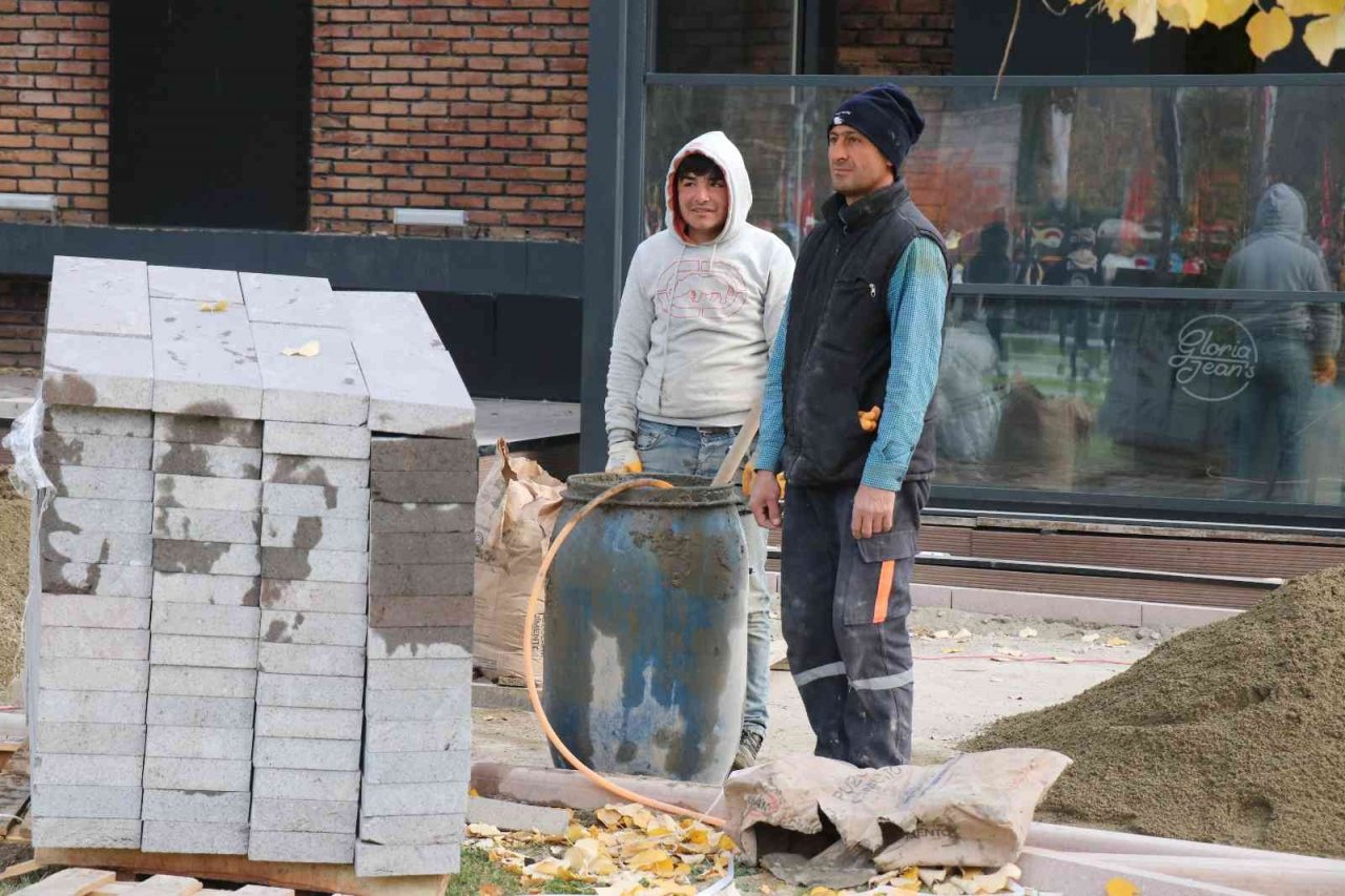 Bolu’da Ata’ya saygı duruşu