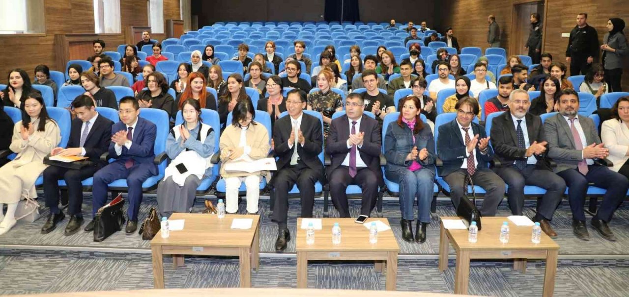 Çin Halk Cumhuriyeti Ankara Büyükelçisi Shaobinx, NEVÜ’lü öğrencilerle bir araya geldi