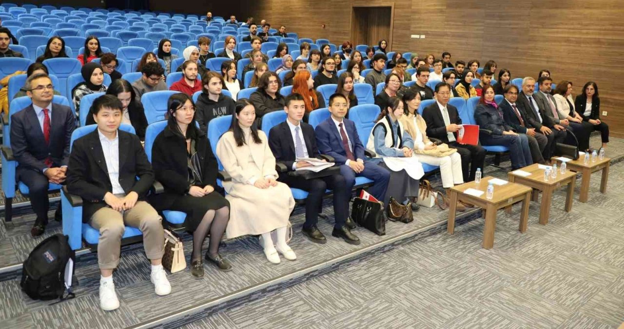 Çin Halk Cumhuriyeti Ankara Büyükelçisi Shaobinx, NEVÜ’lü öğrencilerle bir araya geldi