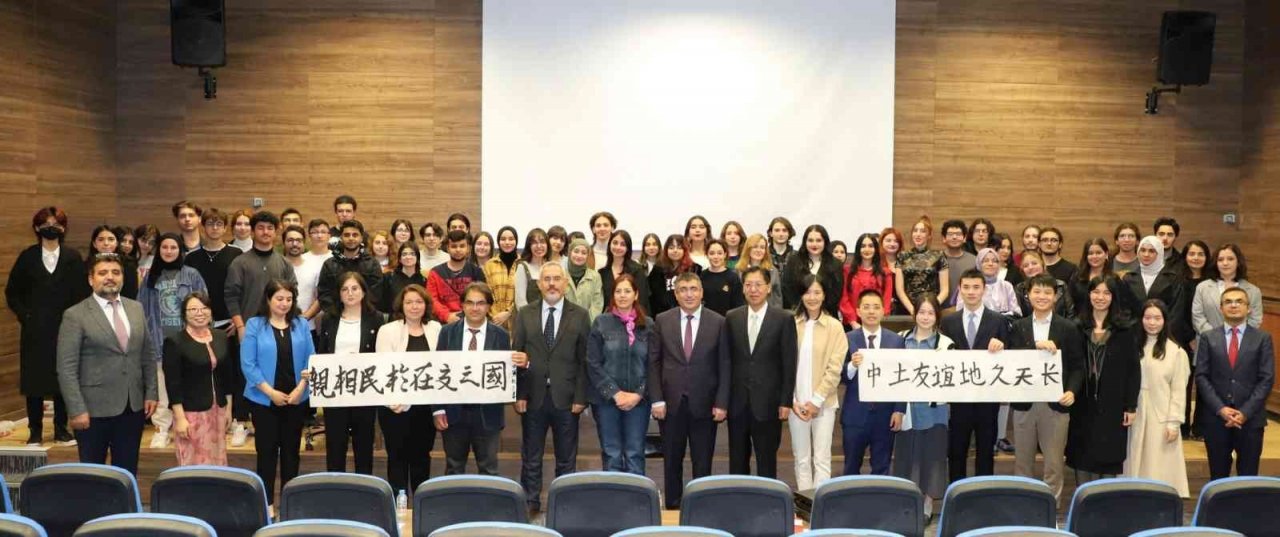 Çin Halk Cumhuriyeti Ankara Büyükelçisi Shaobinx, NEVÜ’lü öğrencilerle bir araya geldi