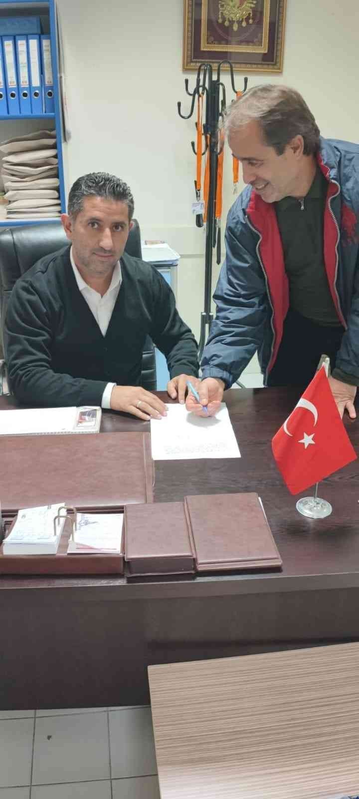 Profesyonel futbolculuktan amatör antrenörlüğüne