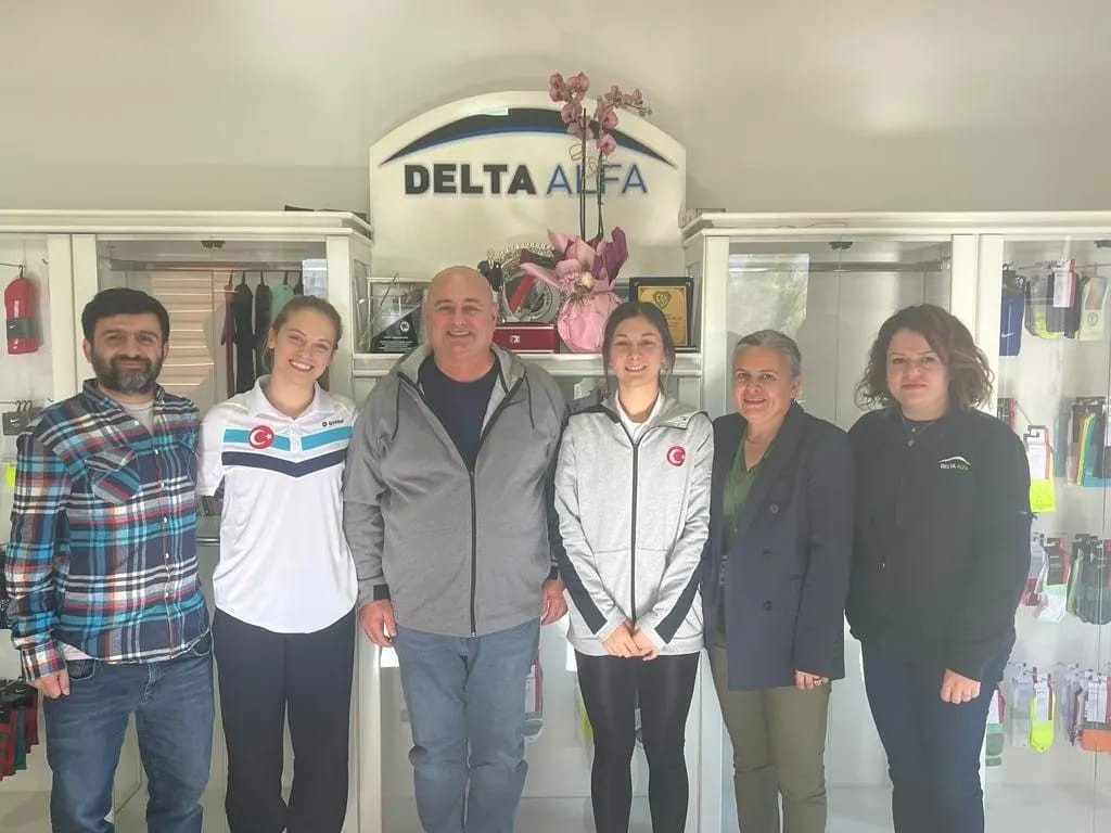 Milli basketçilerden Özer’e Milli takım forması