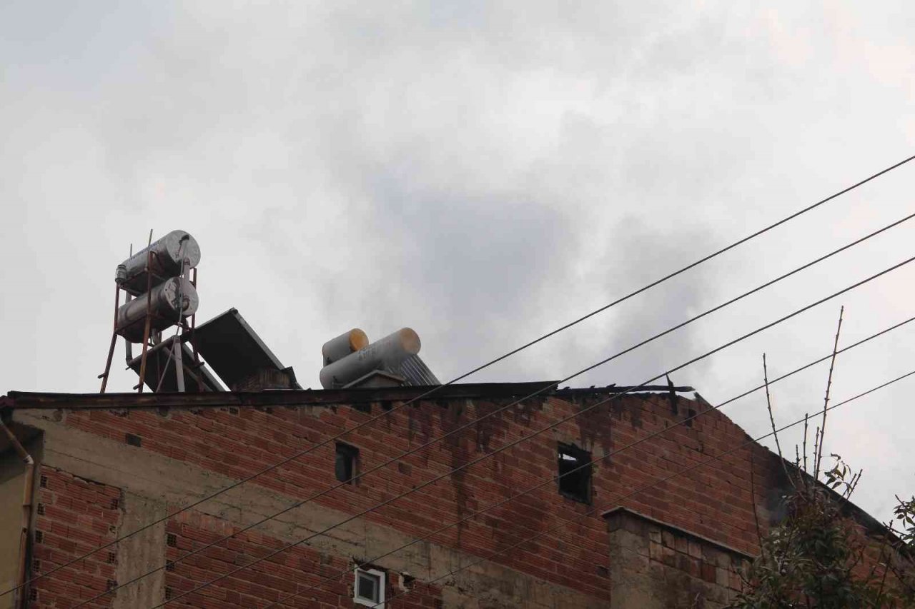 Elazığ’da çatı yangını korkuttu