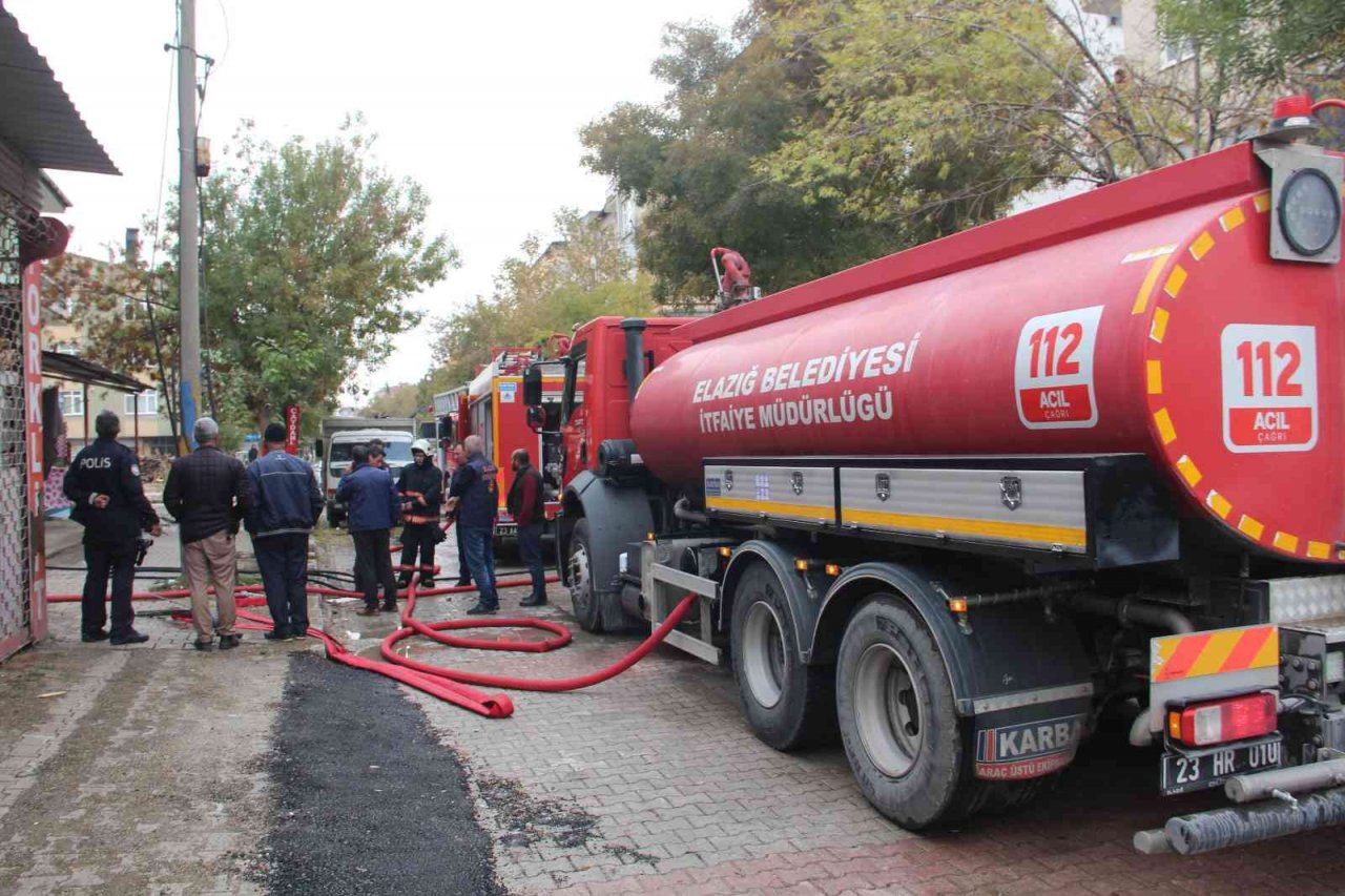 Elazığ’da çatı yangını korkuttu