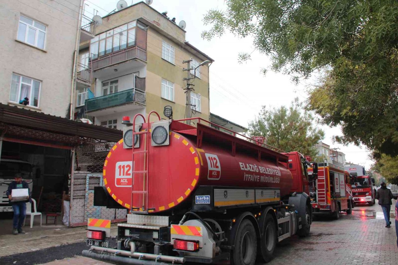 Elazığ’da çatı yangını korkuttu