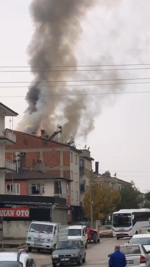 Elazığ’da çatı yangını korkuttu