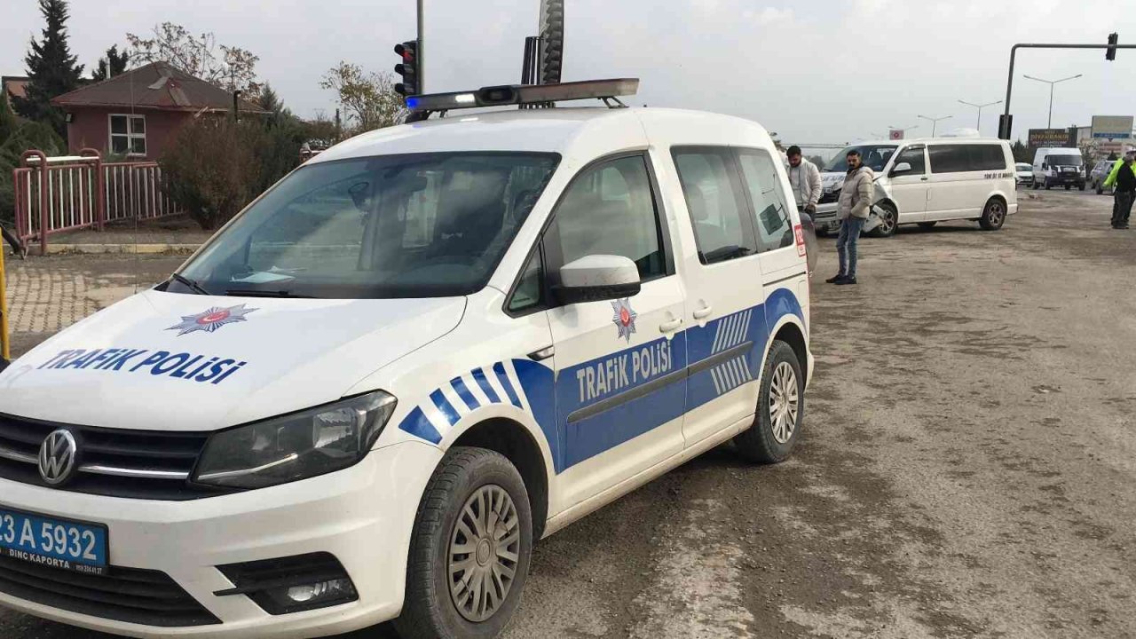 Elazığ’da iki araç çarpıştı: 5 yaralı