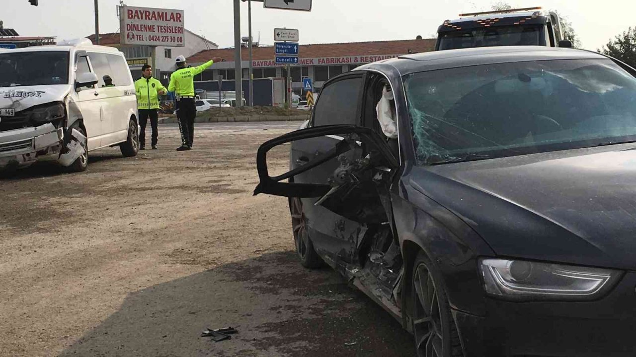 Elazığ’da iki araç çarpıştı: 5 yaralı