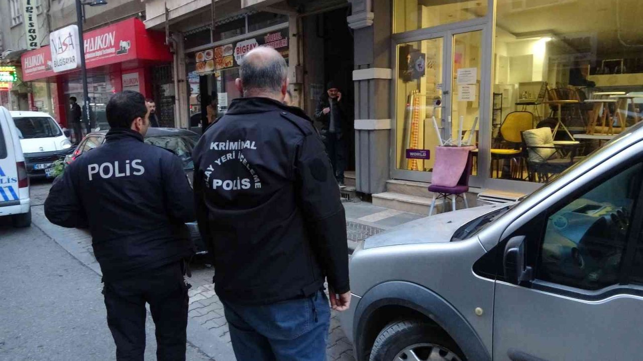 Satırlı saldırıya uğrayan genç ağır yaralandı