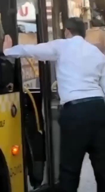 Sultanbeyli’de İETT otobüsüne sandalyeli saldırı: Camları patlattı