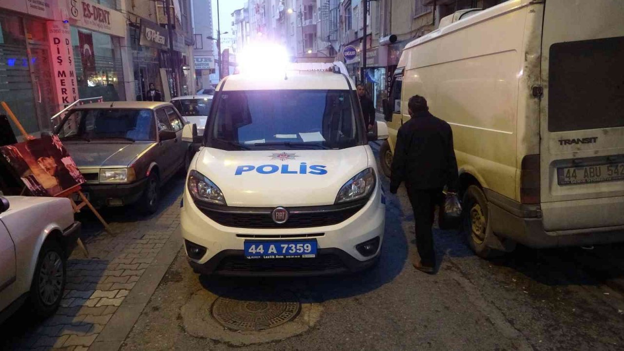 Satırlı saldırıya uğrayan genç ağır yaralandı