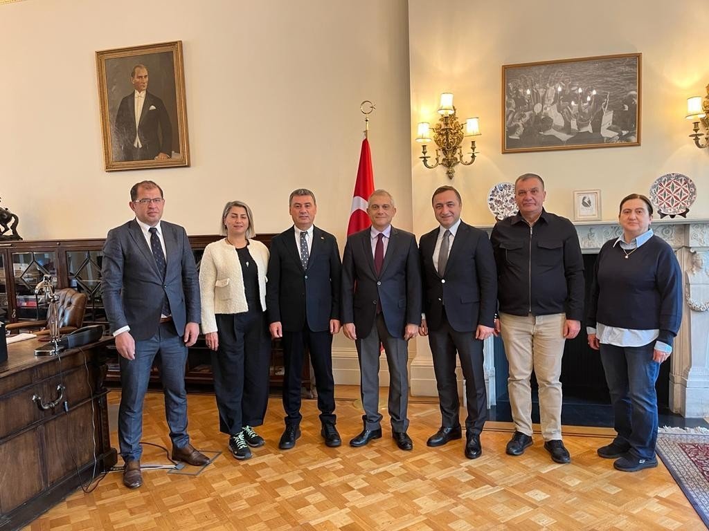 Londra’da düzenlenen Uluslararası Turizm Fuarı’na Ankara’dan tek temsilci olarak Gölbaşı Belediyesi katıldı