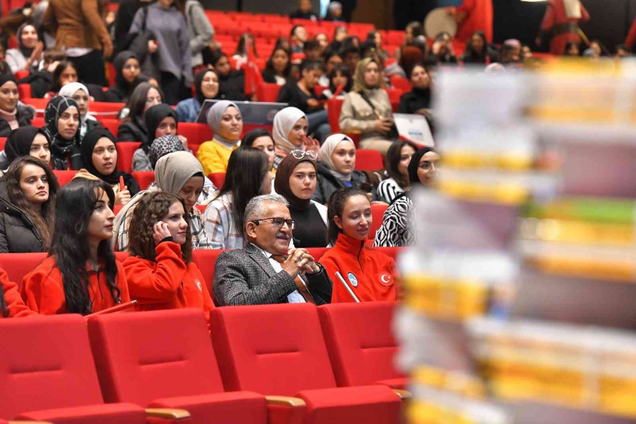 Başkan Büyükkılıç, gençlerle buluştu