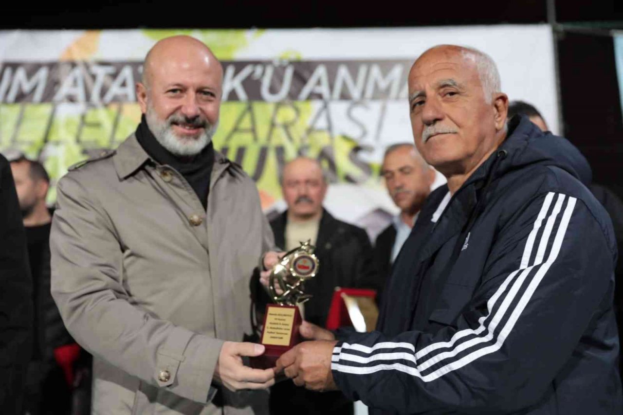 Başkan Çolakbayrakdar’dan futbol severlere müjde