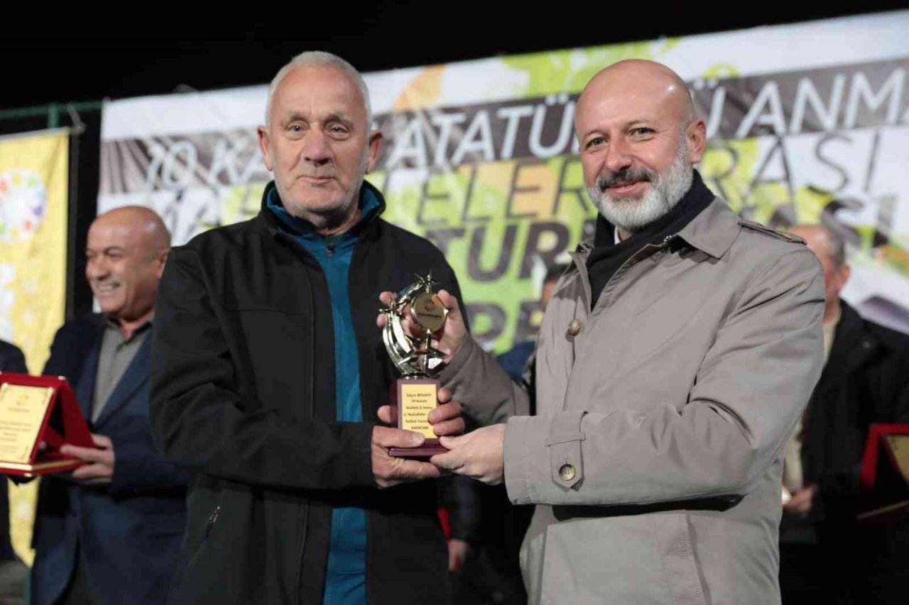 Başkan Çolakbayrakdar’dan futbol severlere müjde