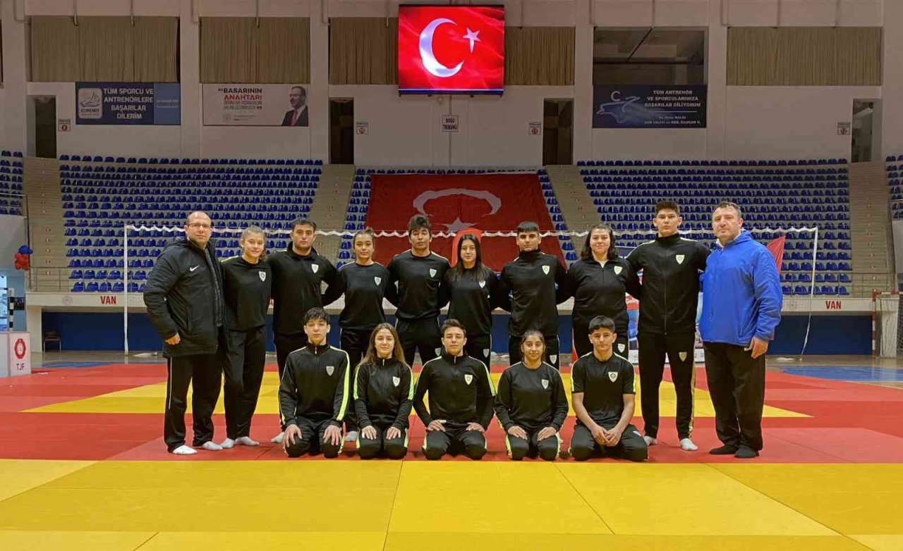Manisa BBSK’lı judocular lige iddialı başladı