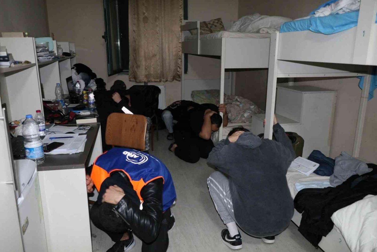 Manisa’da GSB yurtlarında "Deprem Anı, Çök Kapan Tutun ve Tahliye" tatbikatı