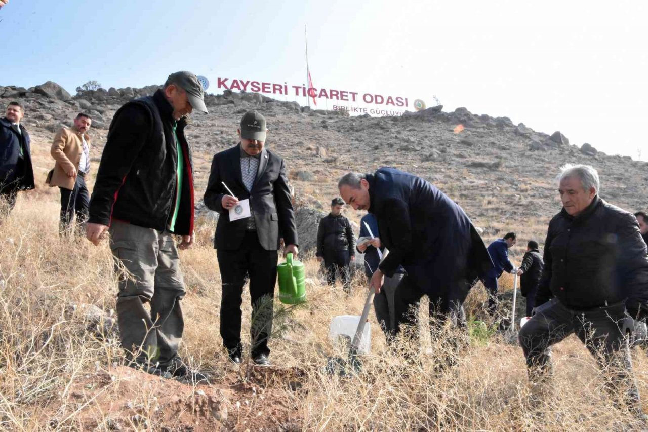 KTO yönetimi Hatıra Ormanı’na fidan dikti