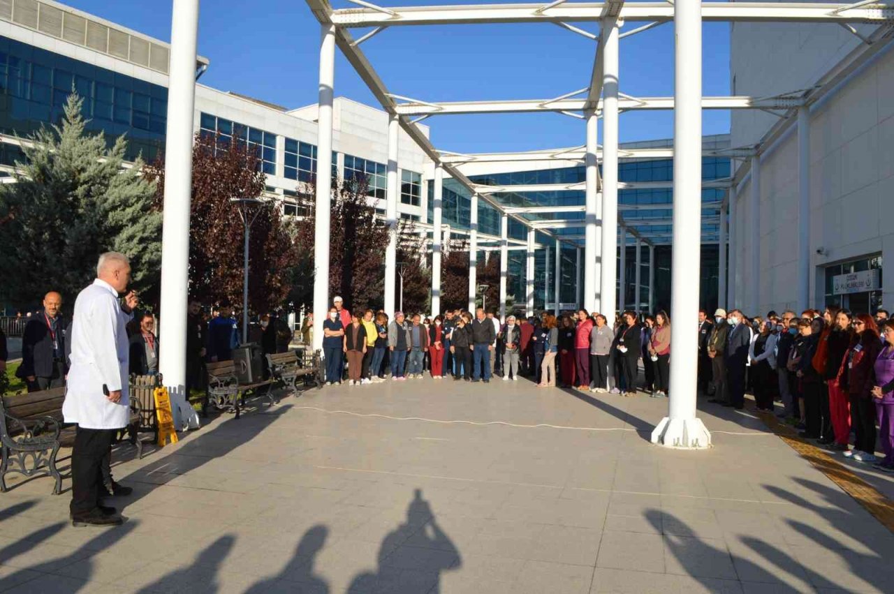 Muğla Eğitim ve Araştırma Hastanesi’nde 10 Kasım Atatürk’ü anma töreni gerçekleştirildi