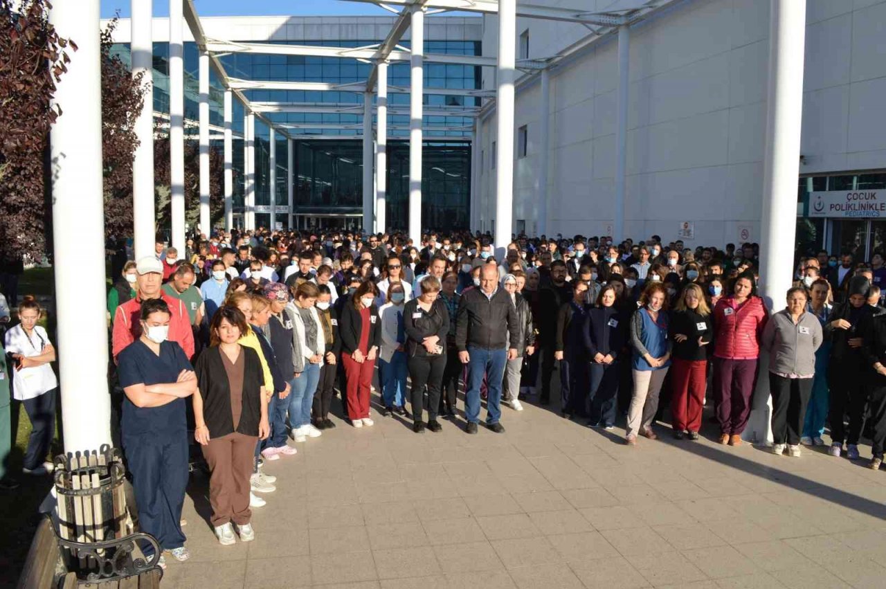 Muğla Eğitim ve Araştırma Hastanesi’nde 10 Kasım Atatürk’ü anma töreni gerçekleştirildi