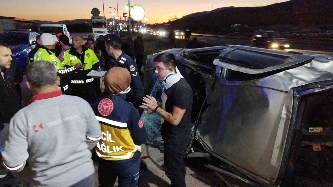 Kontrolden çıkıp takla atan otomobil park halindeki araçlara çarptı