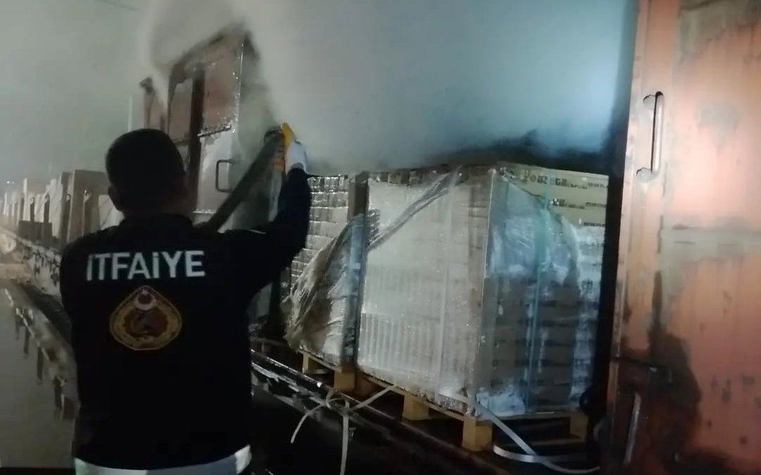 Osmaniye’de parke yüklü vagon yandı