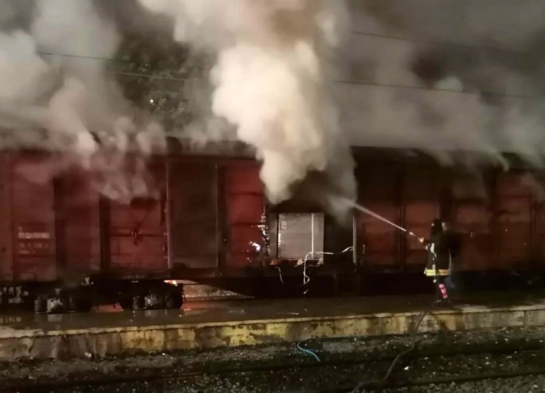 Osmaniye’de parke yüklü vagon yandı