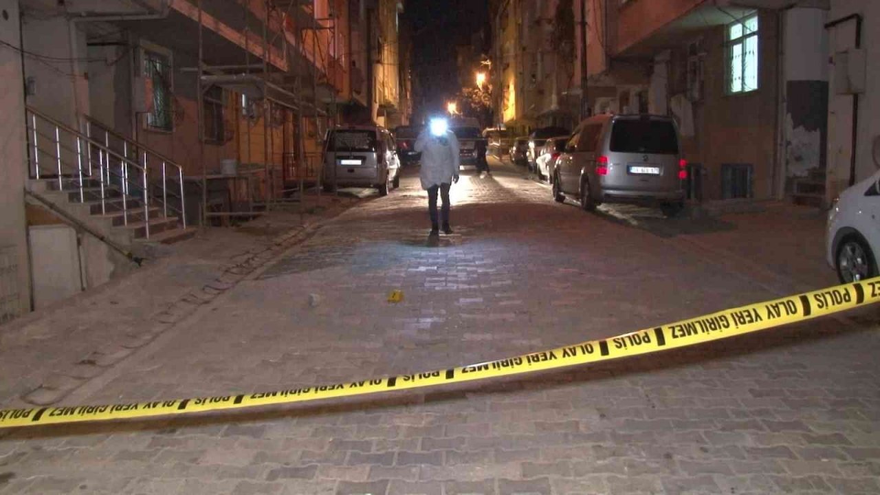 Esenyurt’ta komşular arasında silahlı kavga çıktı: 1 yaralı